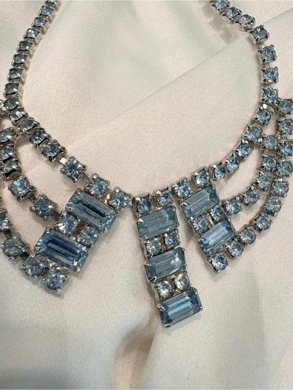 Vintage Art Deco Aquamarine Blue Rhinestone Necklace 15”